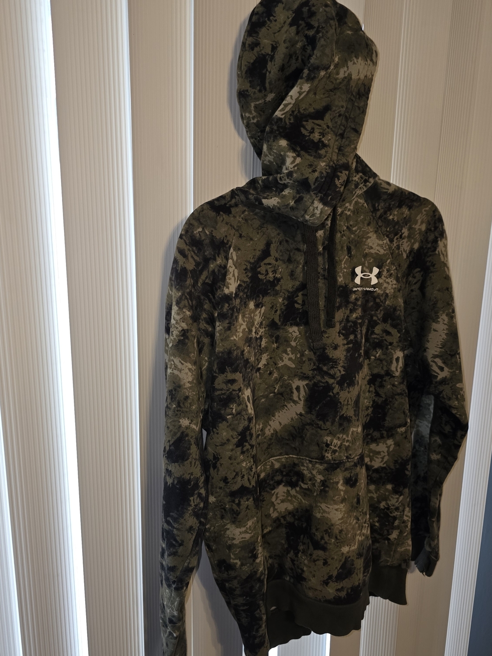 Under Armour Men's Green Camo Hoodie - Size Small - GUC